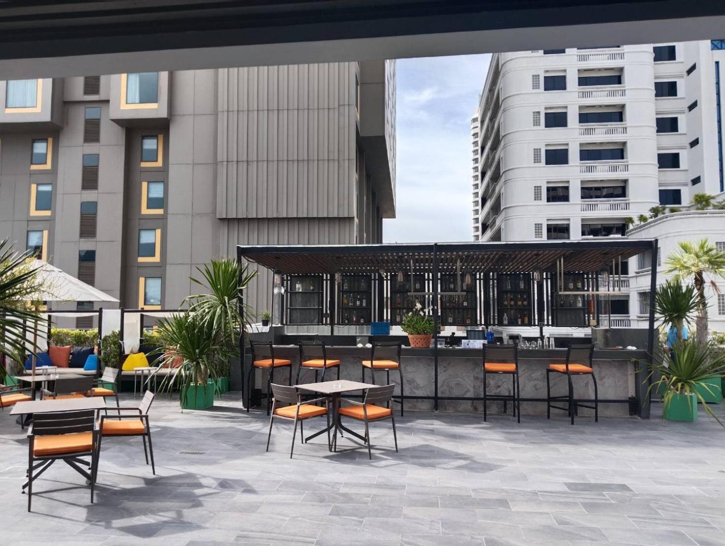 Citrus Suites Sukhumvit 6 By Compass Hospitality Bangkok Exterior foto