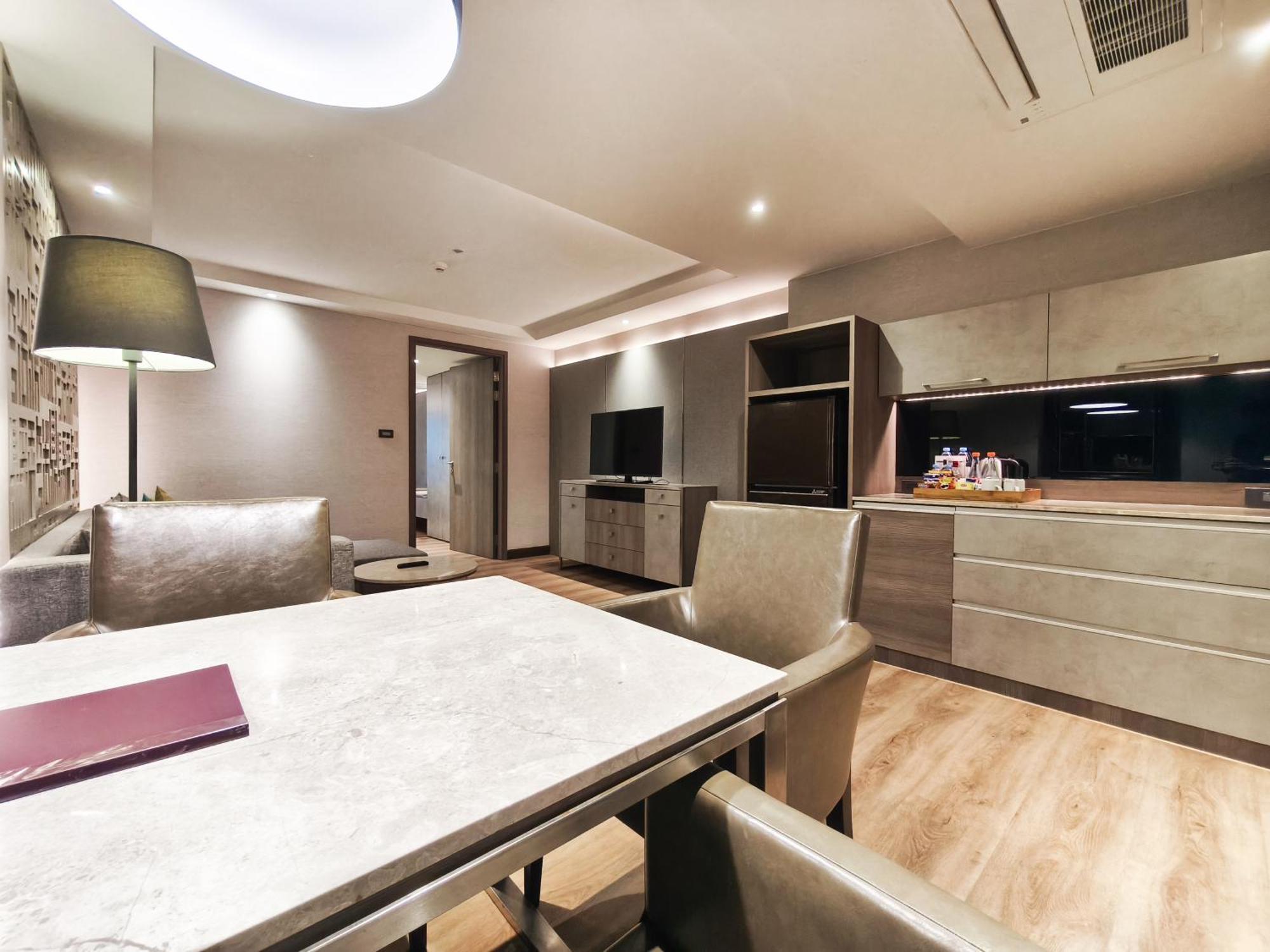 Citrus Suites Sukhumvit 6 By Compass Hospitality Bangkok Exterior foto