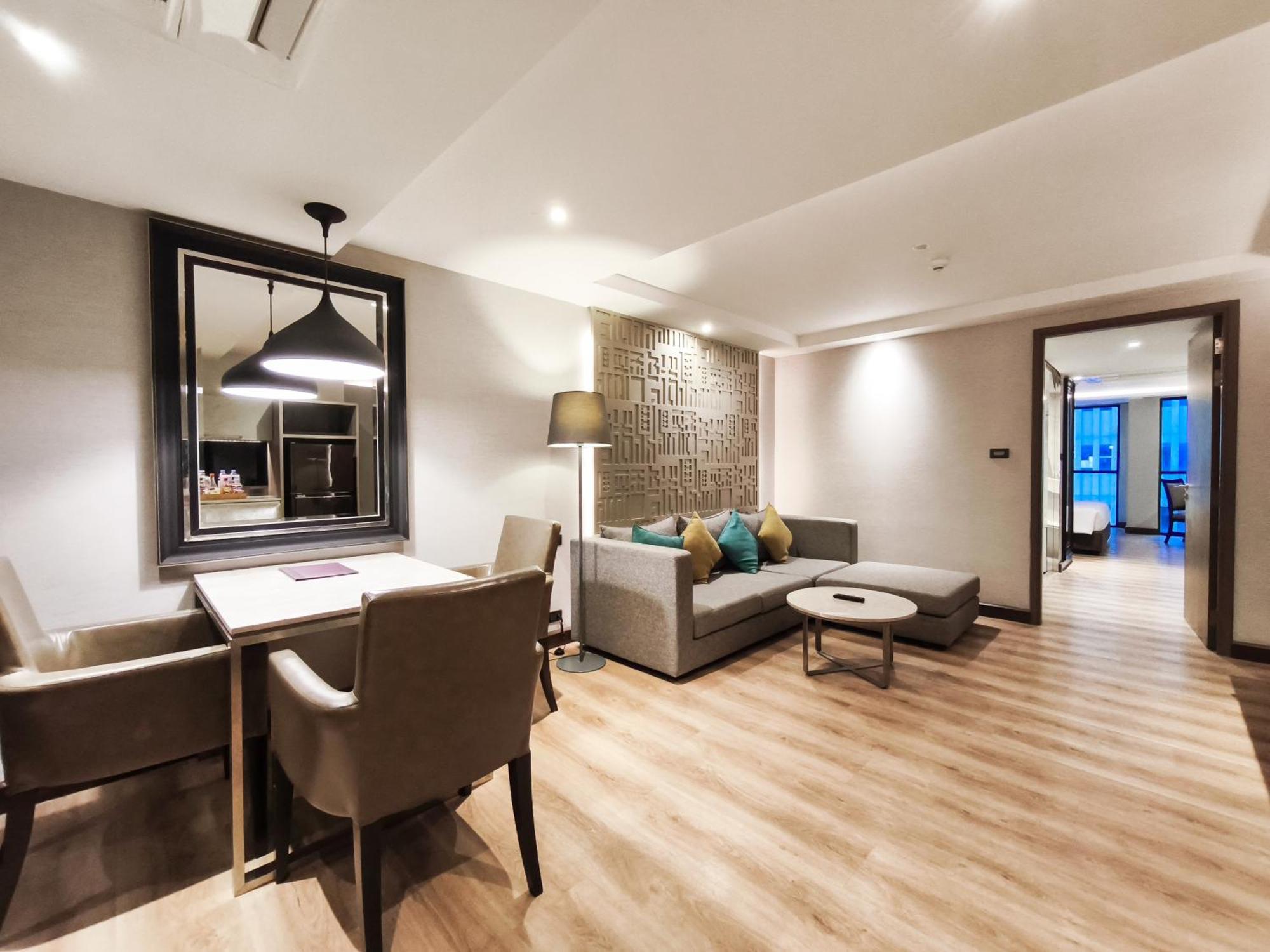 Citrus Suites Sukhumvit 6 By Compass Hospitality Bangkok Exterior foto